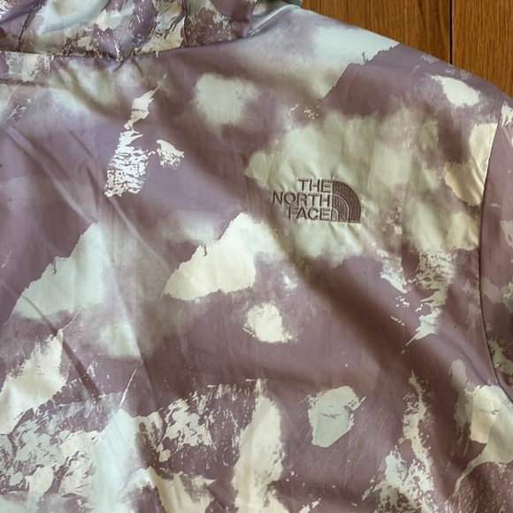 Girls’ The North Face Reversible Puffer Jacket - Large (12) - Picture 6 of 12